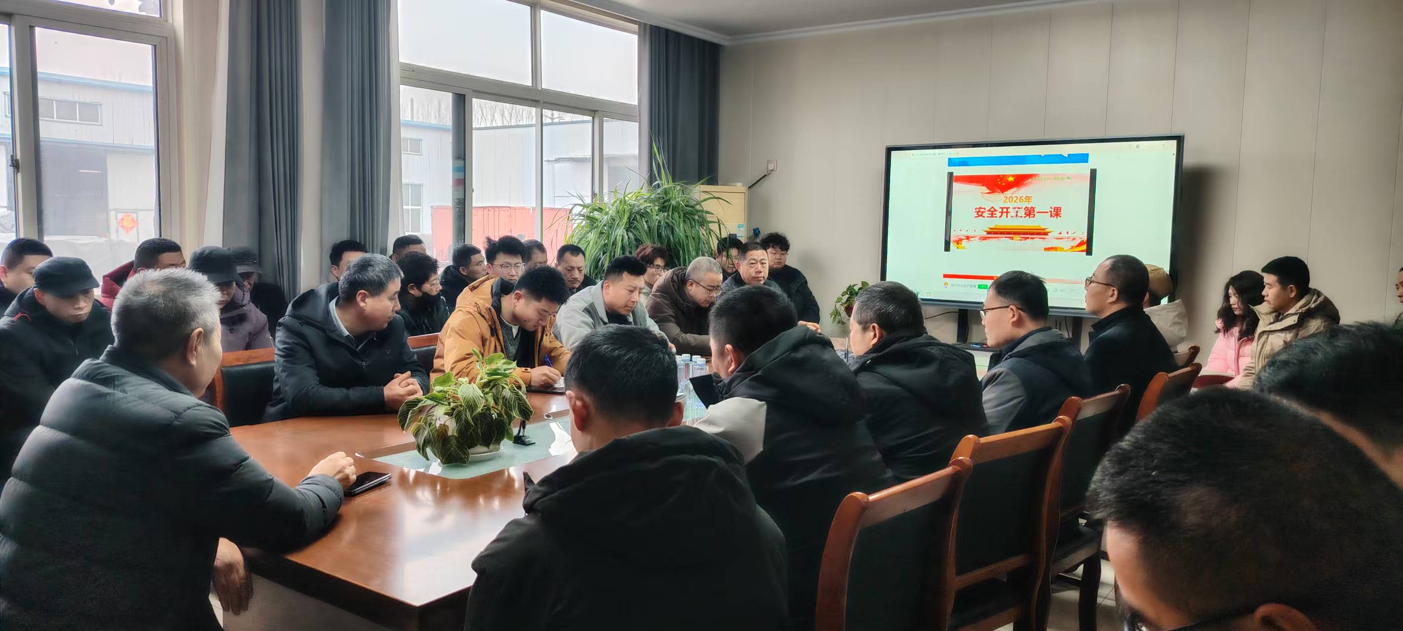 开工先讲安全、上岗先学规程，从源头防事故，守住安全底线 